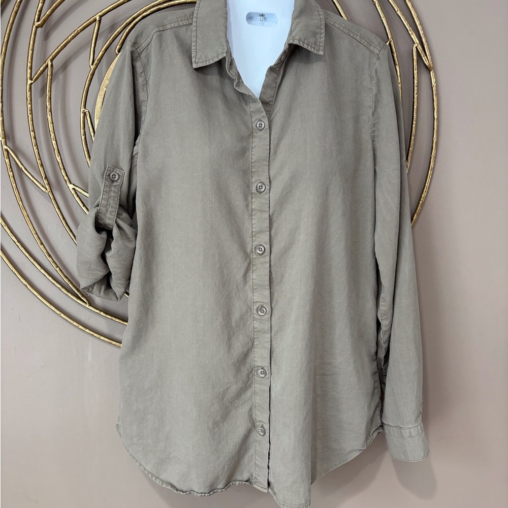 NWOT SIDE STITCH BLOUSE IN LT OLIVE GREEN SZXS.